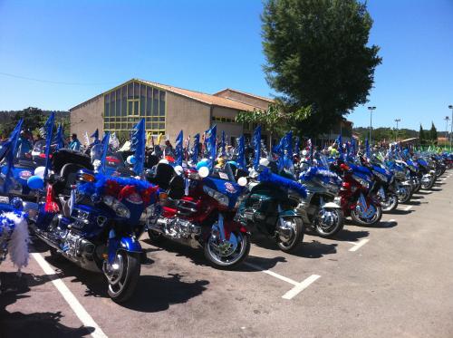 Meeting international de Honda Goldwing en escale à Besse sur Issole, une découverte du terroir et des vins de Provence