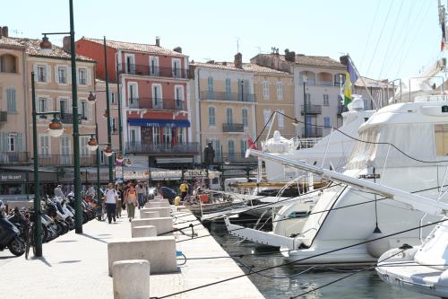 Hotels Saint Tropez - L a R o q u e - bed and breakfast Provence ...